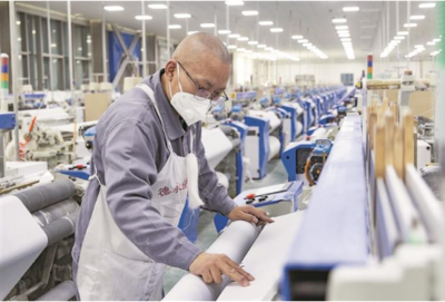 新疆德永佳紡織工人奮戰(zhàn)一線，全力保障生產(chǎn)